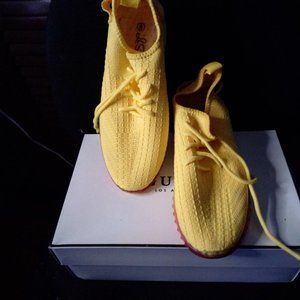 WOMEN SNEAKERS SIZE 8